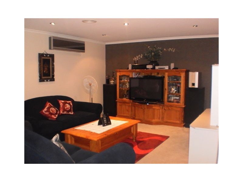 8 Bertrand Court, Craigieburn VIC 3064