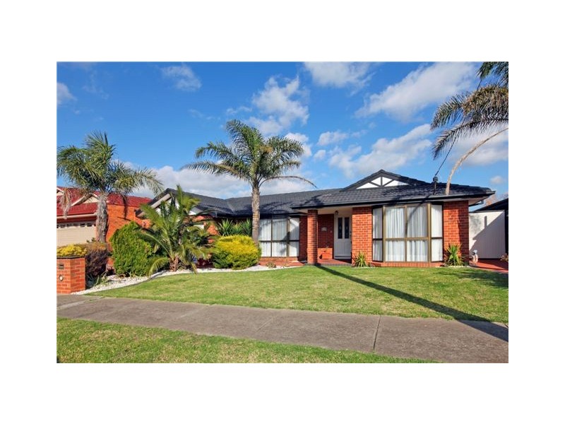 32 Amesbury Avenue, Craigieburn VIC 3064