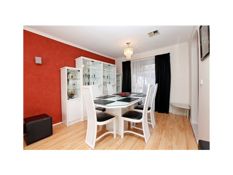 32 Amesbury Avenue, Craigieburn VIC 3064