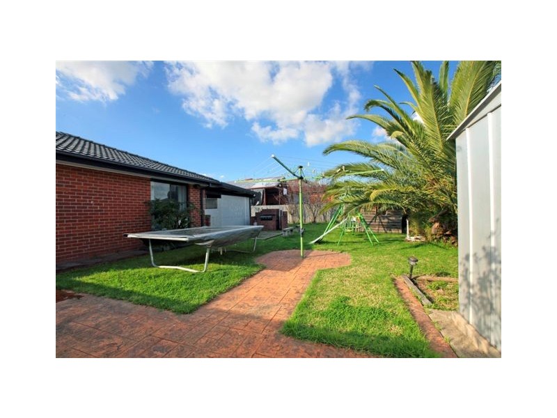 32 Amesbury Avenue, Craigieburn VIC 3064