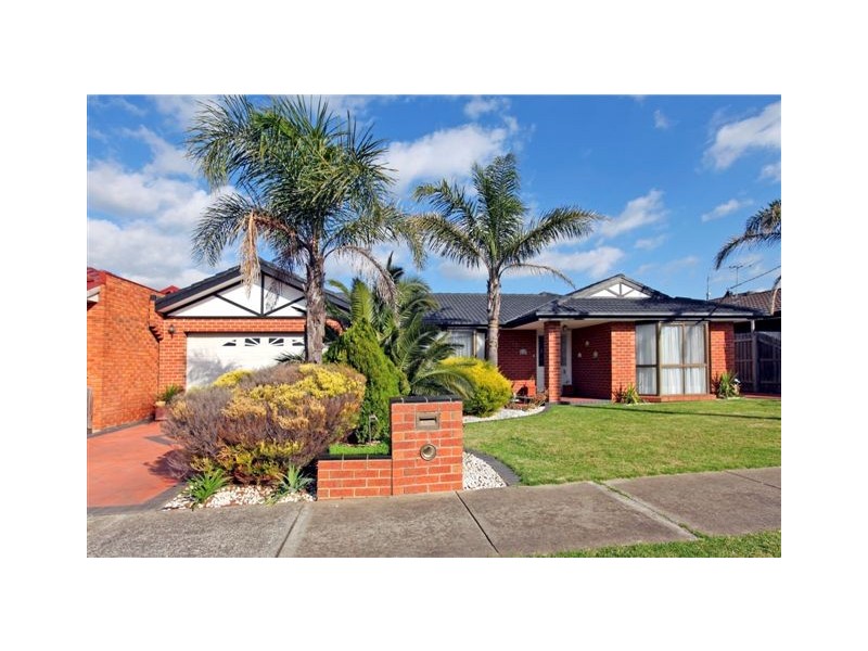 32 Amesbury Avenue, Craigieburn VIC 3064