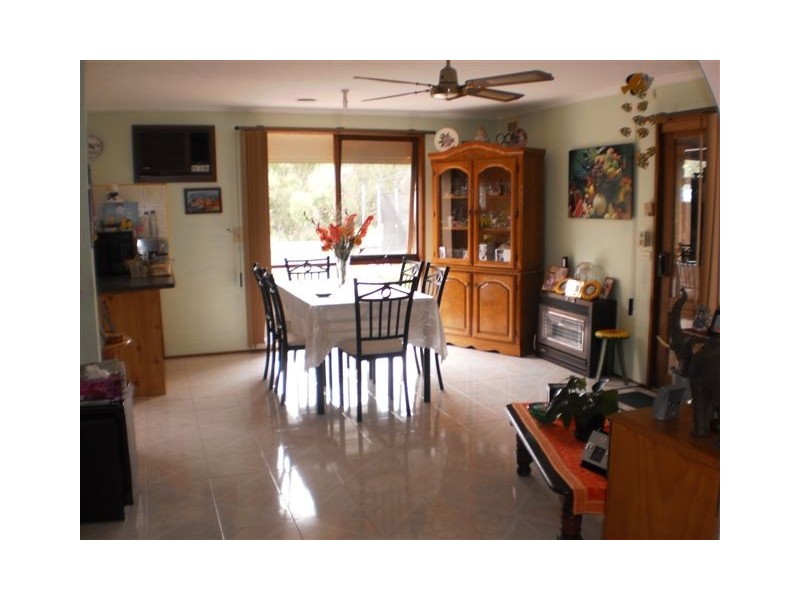 25 Mitford Crescent, Craigieburn VIC 3064