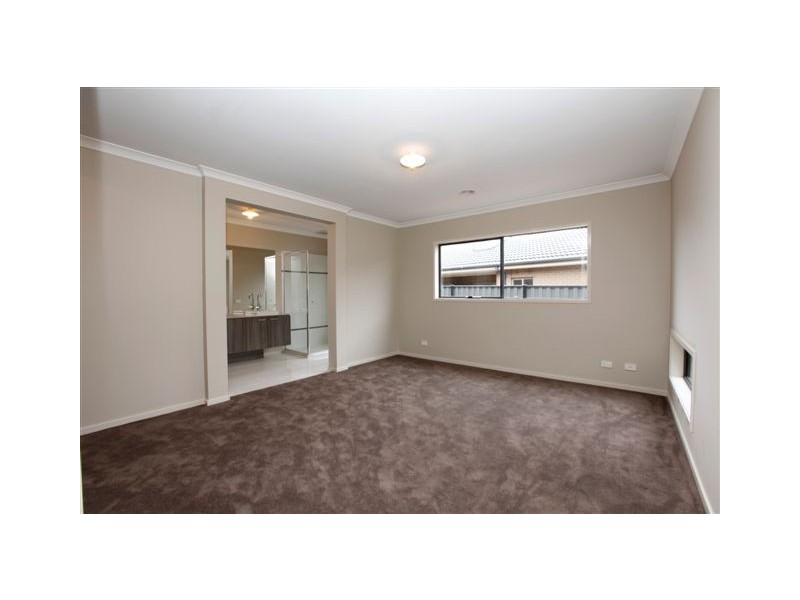 54 Bridgehaven Way, Craigieburn VIC 3064
