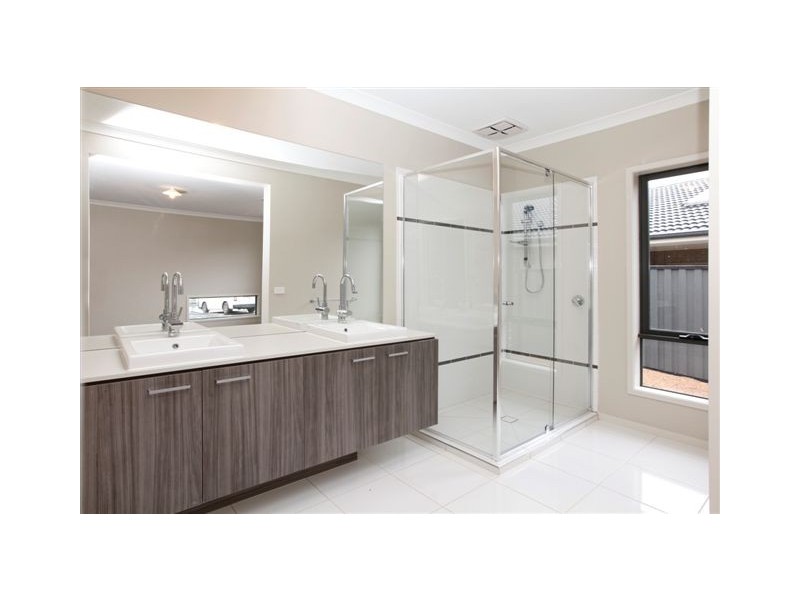 54 Bridgehaven Way, Craigieburn VIC 3064