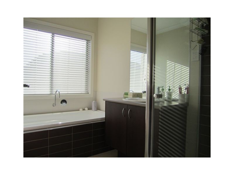 15 Ebony Circuit, Craigieburn VIC 3064