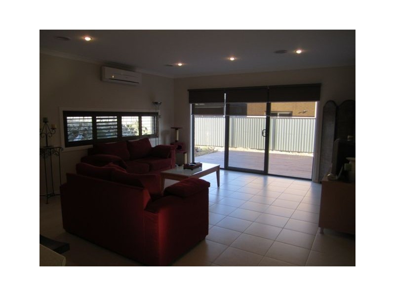 15 Ebony Circuit, Craigieburn VIC 3064