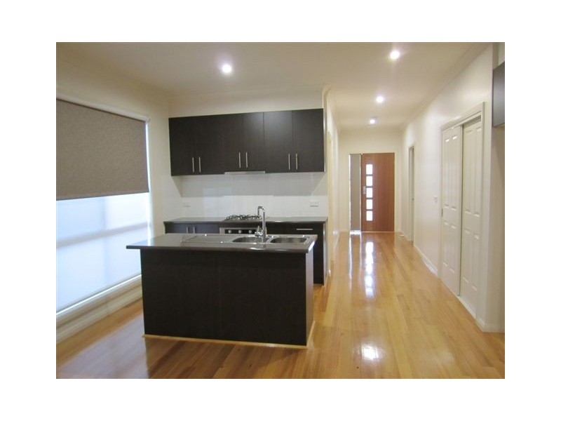 18 Ebony Circuit, Craigieburn VIC 3064