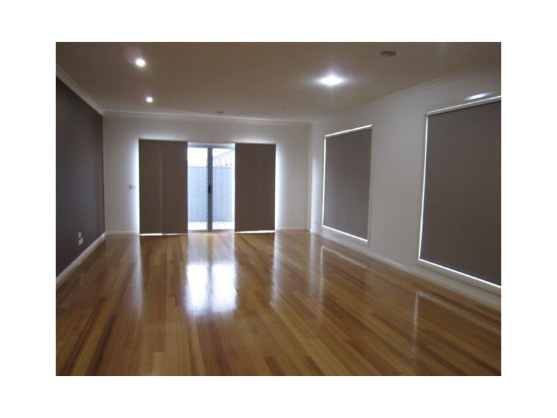 18 Ebony Circuit, Craigieburn VIC 3064