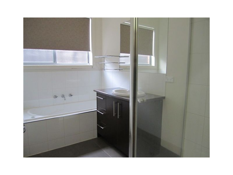 18 Ebony Circuit, Craigieburn VIC 3064