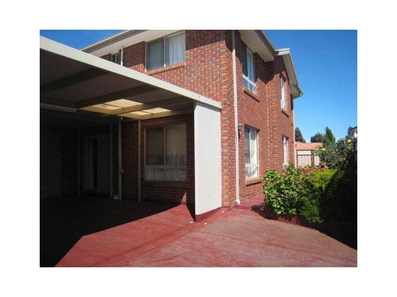 8 Hawker Avenue, Roxburgh Park VIC 3064