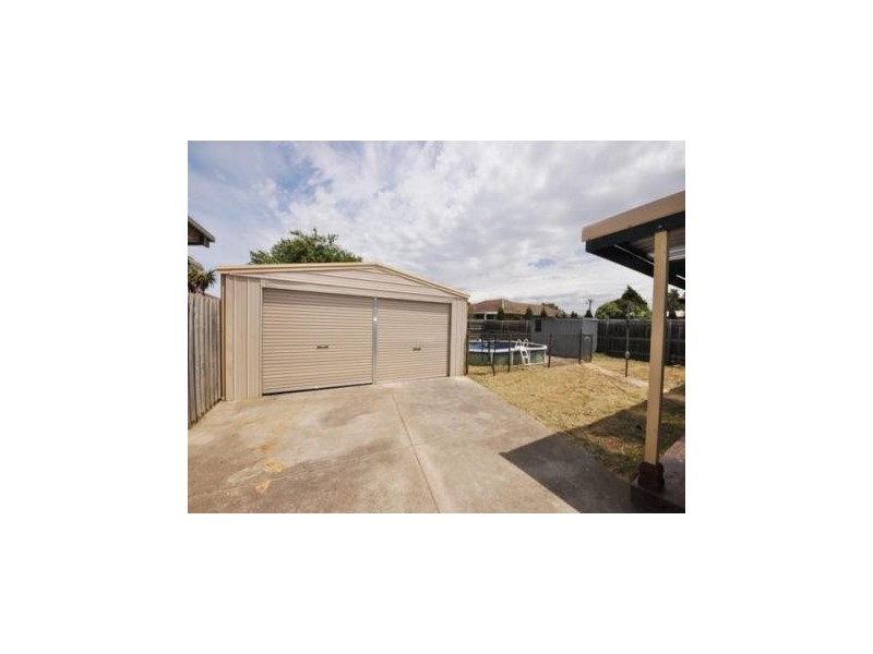 15 Beacon Hills, Craigieburn VIC 3064