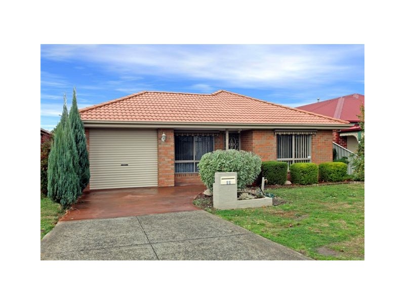 11 Waterford Avenue, Craigieburn VIC 3064