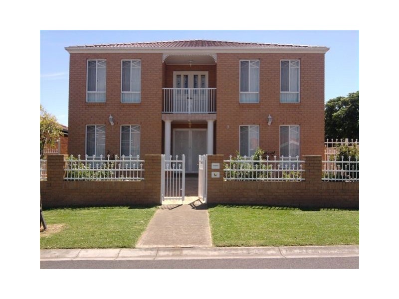 7 Delphinius Crescent, Roxburgh Park VIC 3064