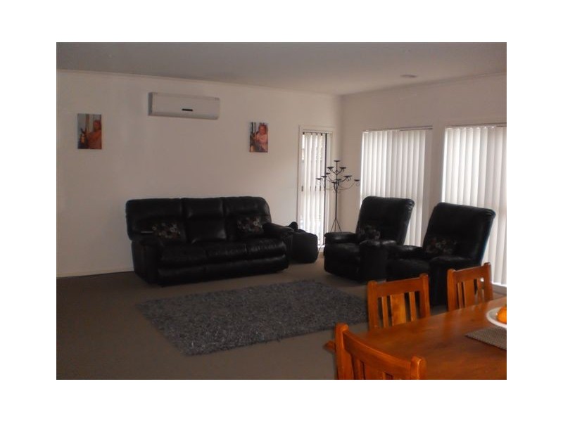 41 Kinglake Crescent, Craigieburn VIC 3064