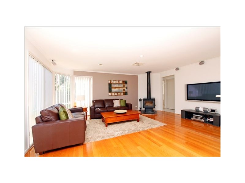 20 McNamara Avenue, Roxburgh Park VIC 3064