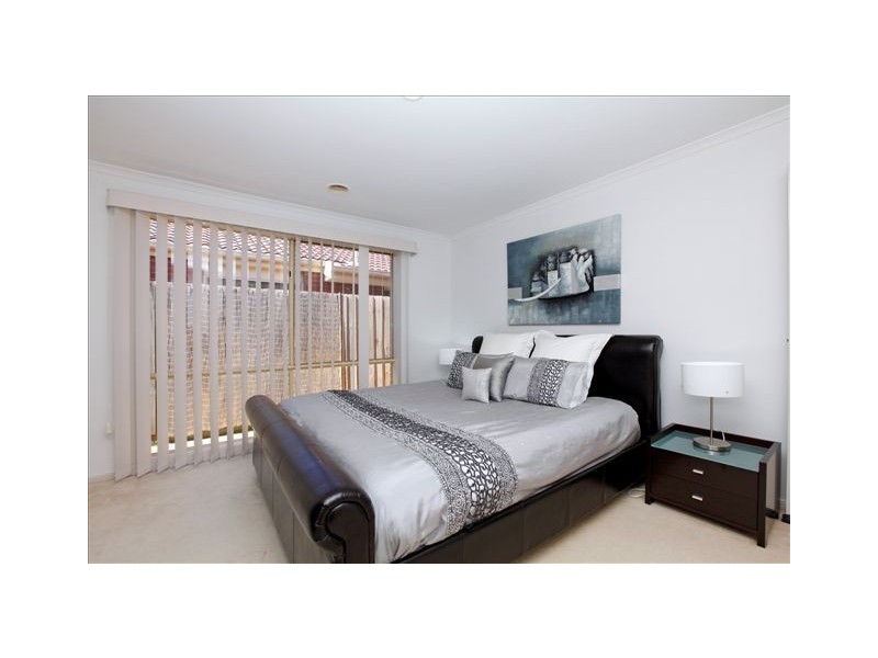 20 McNamara Avenue, Roxburgh Park VIC 3064