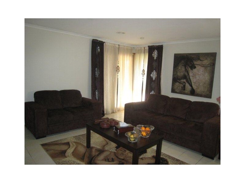 27 Banbury Crescent, Craigieburn VIC 3064