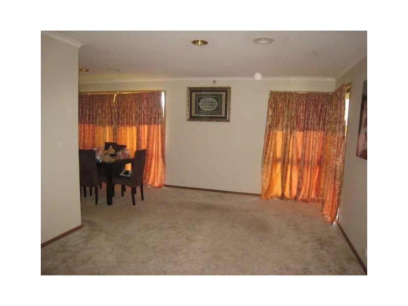 27 Banbury Crescent, Craigieburn VIC 3064