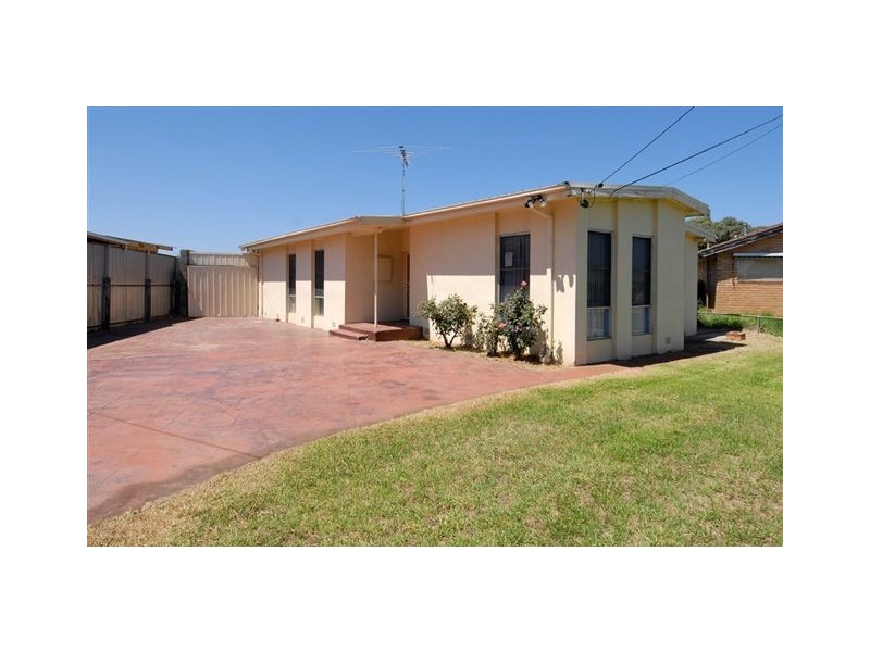 18 Mortlake Avenue, Dallas VIC 3047