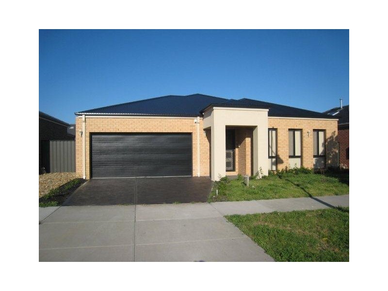 23 Hyde Park Ave, Craigieburn VIC 3064