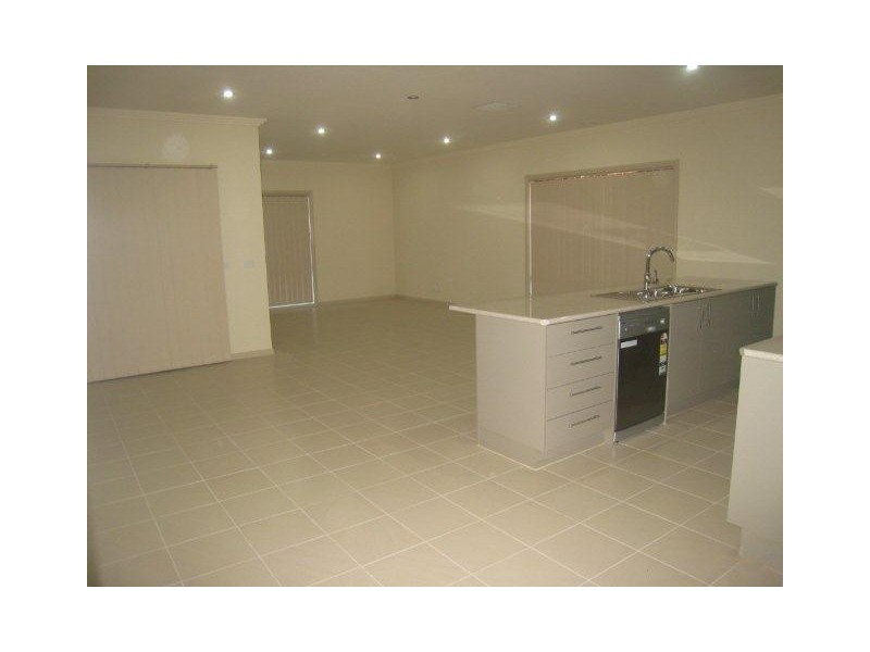 23 Hyde Park Ave, Craigieburn VIC 3064