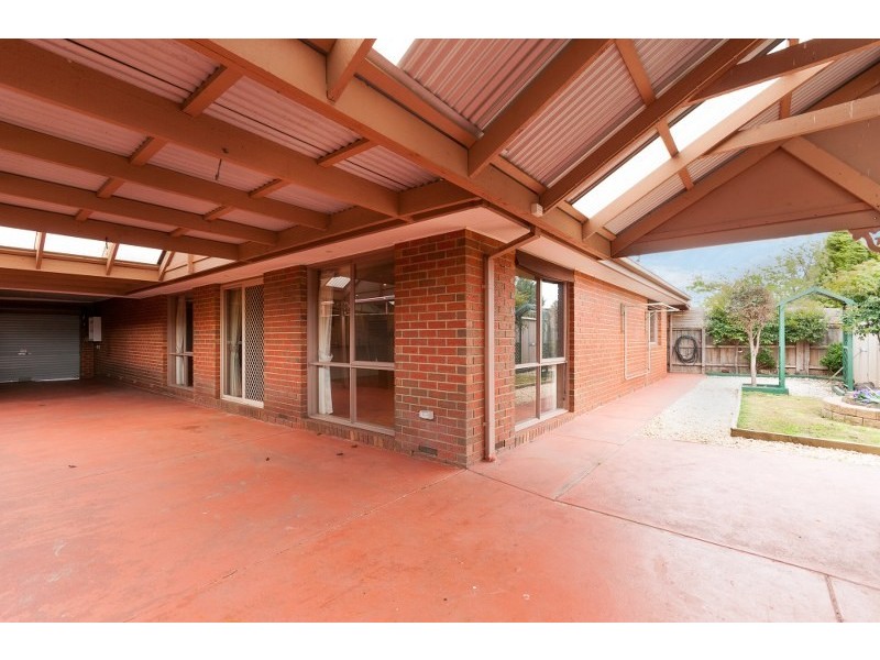 28 Yarcombe Crescent, Craigieburn VIC 3064