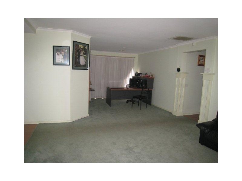 9  Mc Kenzie Cres, Roxburgh Park VIC 3064