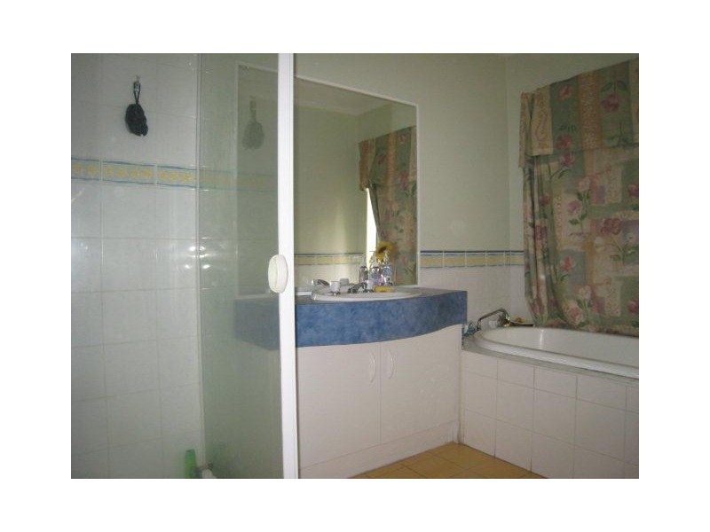 9  Mc Kenzie Cres, Roxburgh Park VIC 3064