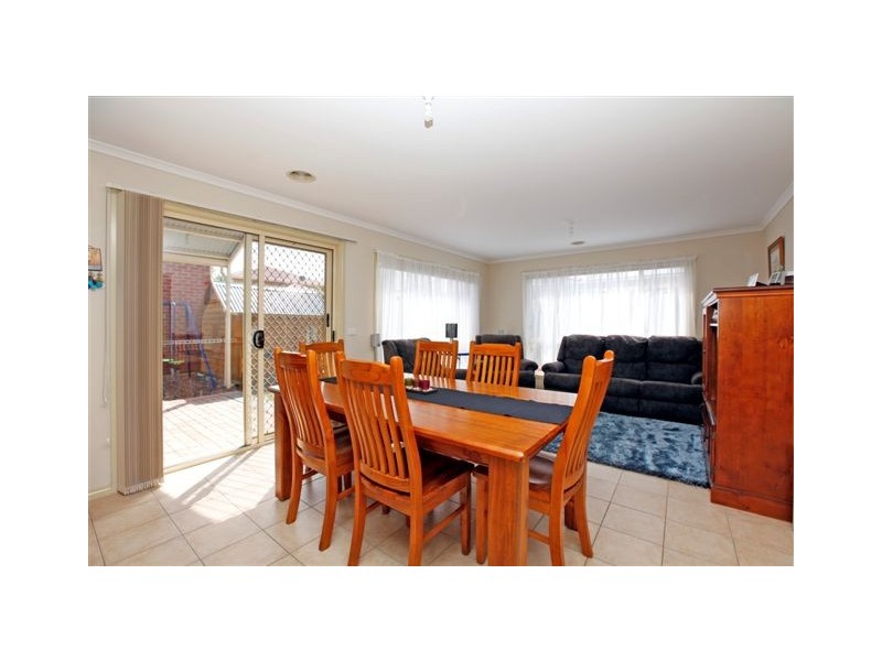 17 Merrivale Place, Roxburgh Park VIC 3064