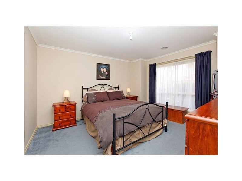 17 Merrivale Place, Roxburgh Park VIC 3064