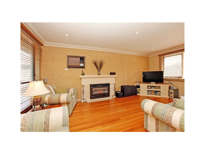 14 Dianne Avenue, Craigieburn VIC 3064