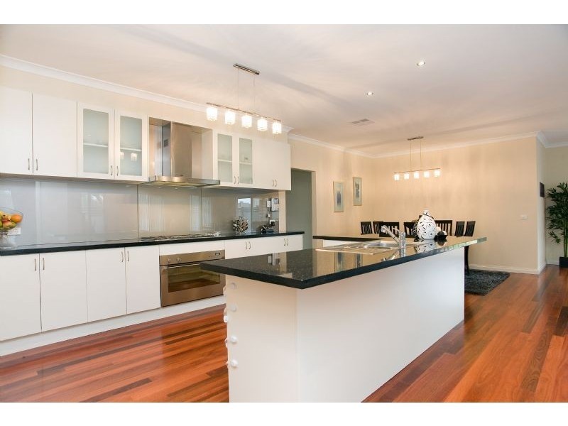 31 Highbury Circuit, Craigieburn VIC 3064