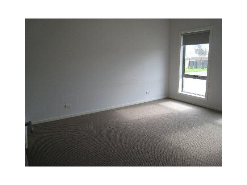 12 Brambuk Ave, Craigieburn VIC 3064