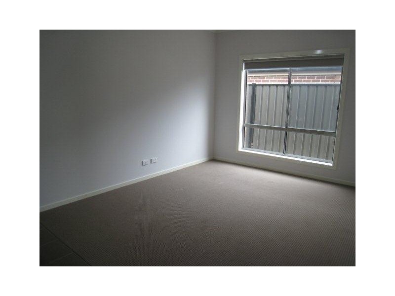 12 Brambuk Ave, Craigieburn VIC 3064