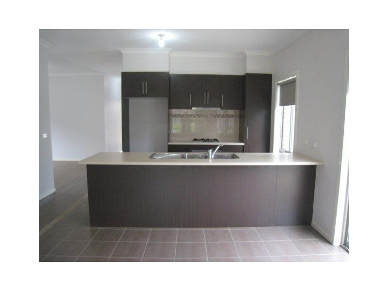 12 Brambuk Ave, Craigieburn VIC 3064