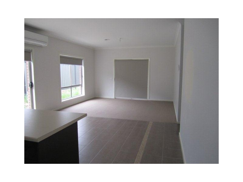 12 Brambuk Ave, Craigieburn VIC 3064