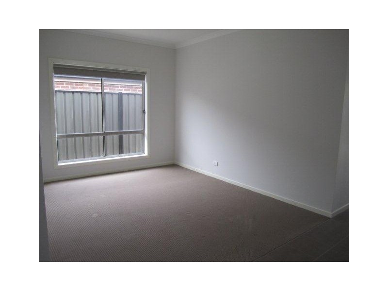 12 Brambuk Ave, Craigieburn VIC 3064