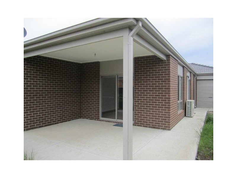 12 Brambuk Ave, Craigieburn VIC 3064