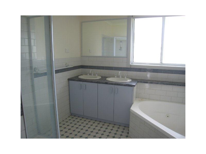 77 Wattleglen Street, Craigieburn VIC 3064