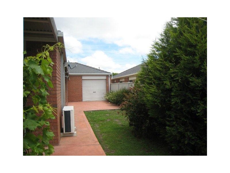 60 Mulberry Pass, Craigieburn VIC 3064
