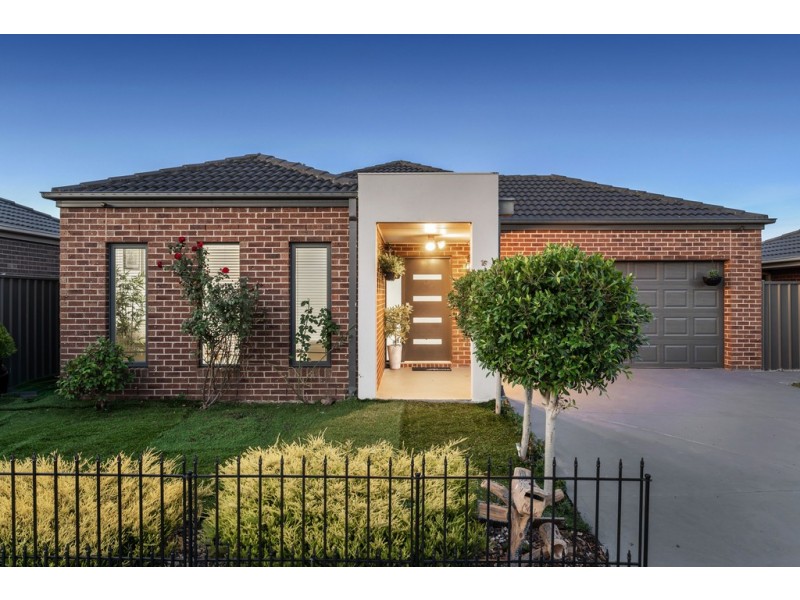 16 Kinglake Crescent, Craigieburn VIC 3064