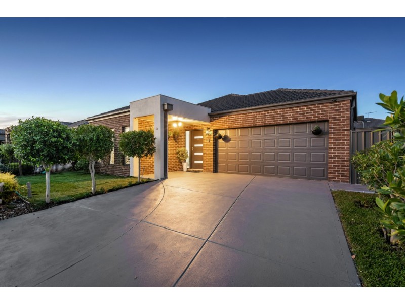 16 Kinglake Crescent, Craigieburn VIC 3064