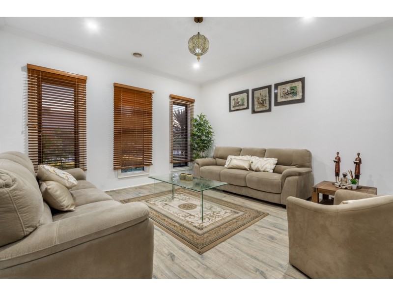 16 Kinglake Crescent, Craigieburn VIC 3064