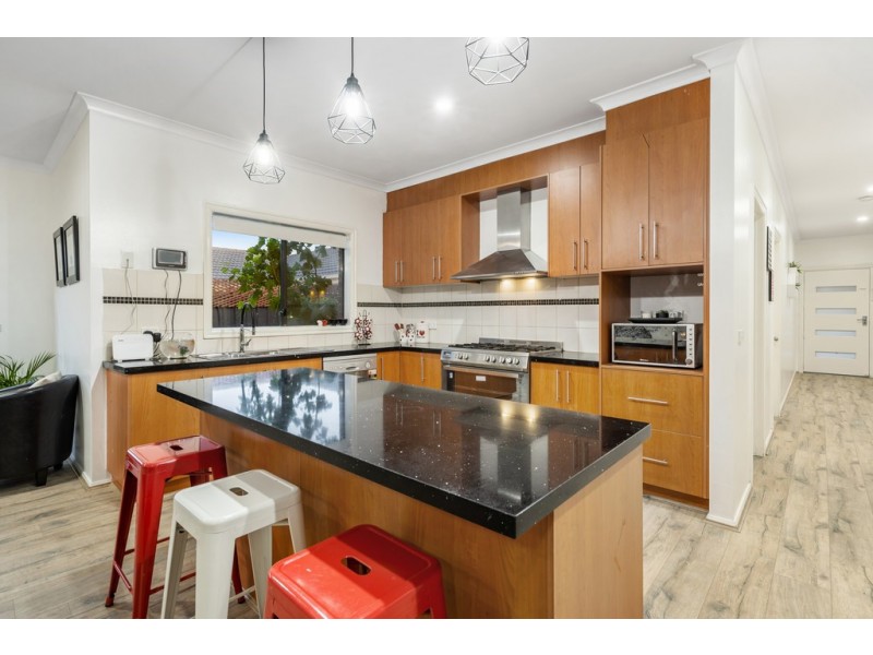 16 Kinglake Crescent, Craigieburn VIC 3064