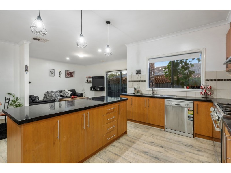 16 Kinglake Crescent, Craigieburn VIC 3064