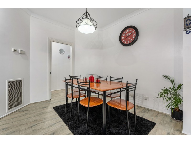 16 Kinglake Crescent, Craigieburn VIC 3064