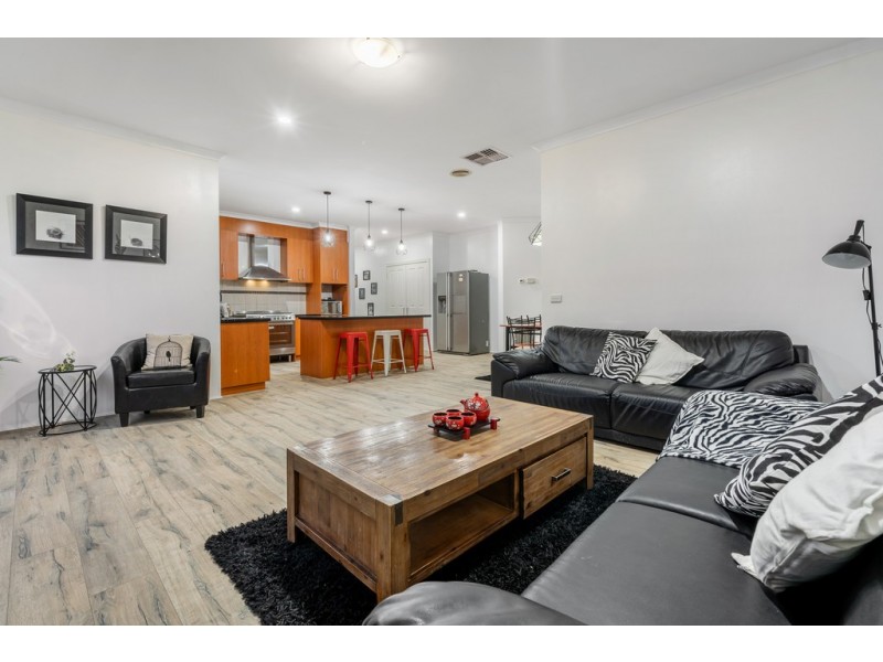 16 Kinglake Crescent, Craigieburn VIC 3064