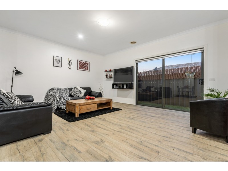 16 Kinglake Crescent, Craigieburn VIC 3064