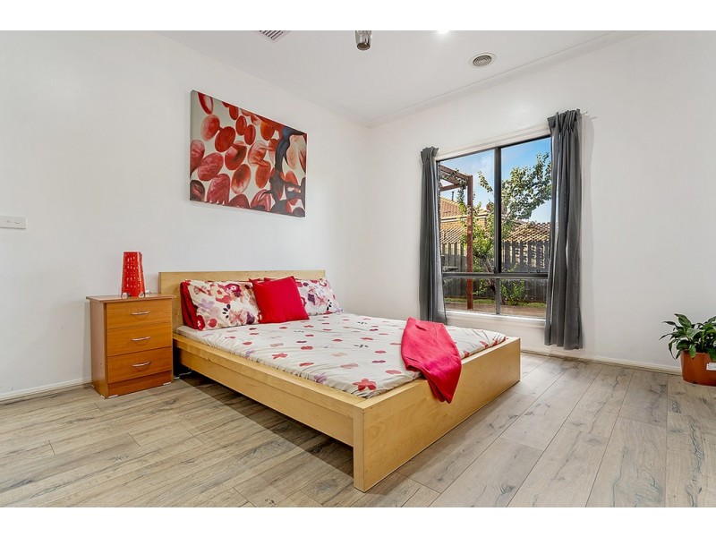 16 Kinglake Crescent, Craigieburn VIC 3064