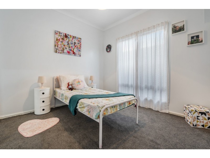 16 Kinglake Crescent, Craigieburn VIC 3064